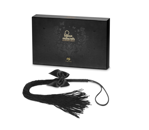 Батіг Bijoux Indiscrets - Lilly - Fringe whip прикрашений шнуром і бантиком, в подарунковій упаковці 