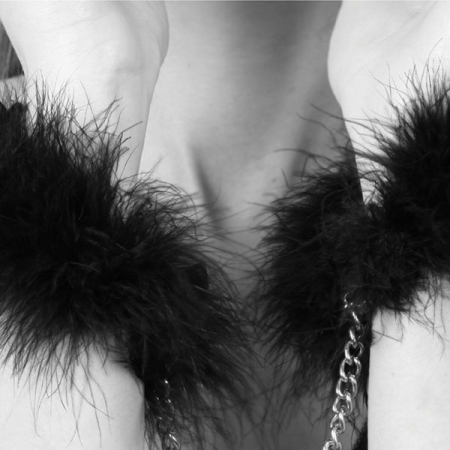 Пухнасті наручники Bijoux Indiscrets Za za zu - feahter handcuffs, пір'яні, подарункова упаковка - фото №2
