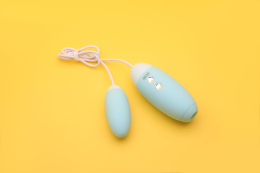 Вакуумний стимулятор з віброяйцем 2-в-1 KISTOY Miss VV Cyan - - фото №8