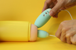 Вакуумний стимулятор з віброяйцем 2-в-1 KISTOY Miss VV Cyan - - фото №7