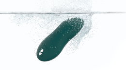 Потужний мінівібромасажер Touch X Green Velvet by We-Vibe, зручно поєднувати з проникним сексом - - фото №6