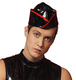 Лакована чоловіча пілотка D&A - фото