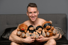 Плюшевий ведмедик HOODED Teddy Bear БДСМ у шкіряному капюшоні з повідцем, 23x16x12 см - - фото №7