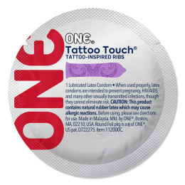 Презерватив ONE Tattoo Touch Purple, 1 шт, фіолетовий з рельєфом у вигляді татуювання - фото