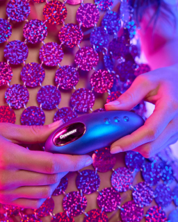 Вакуумний кліторальний стимулятор Love To Love DREAMER – IRIDESCENT NIGHT, пестощі язичком, пульт - - фото №6