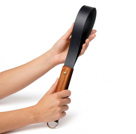 Шкіряна ляскалка з дерев'яною ручкою Art of Sex - Deniro, колір чорний - фото №4